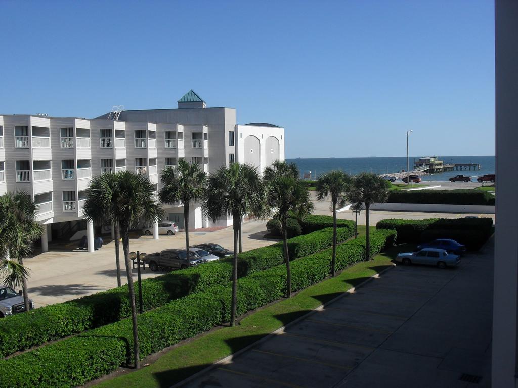 Casa Del Mar Beachfront Suites Galveston Exterior photo